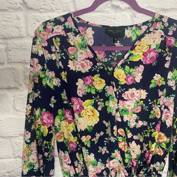 Romeo + Juliet Couture Floral Romper - Picture 6 of 13